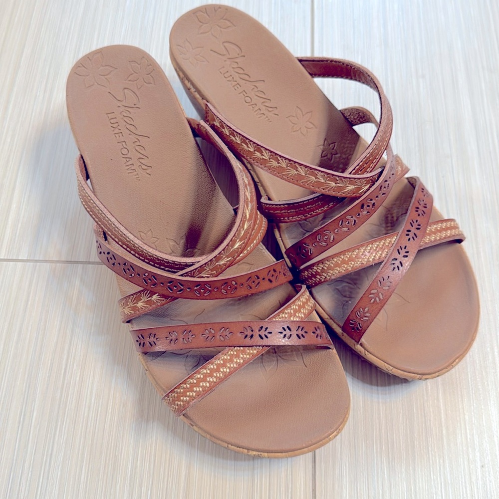 Sketchers Luxe Foam leather strap wedges, 11